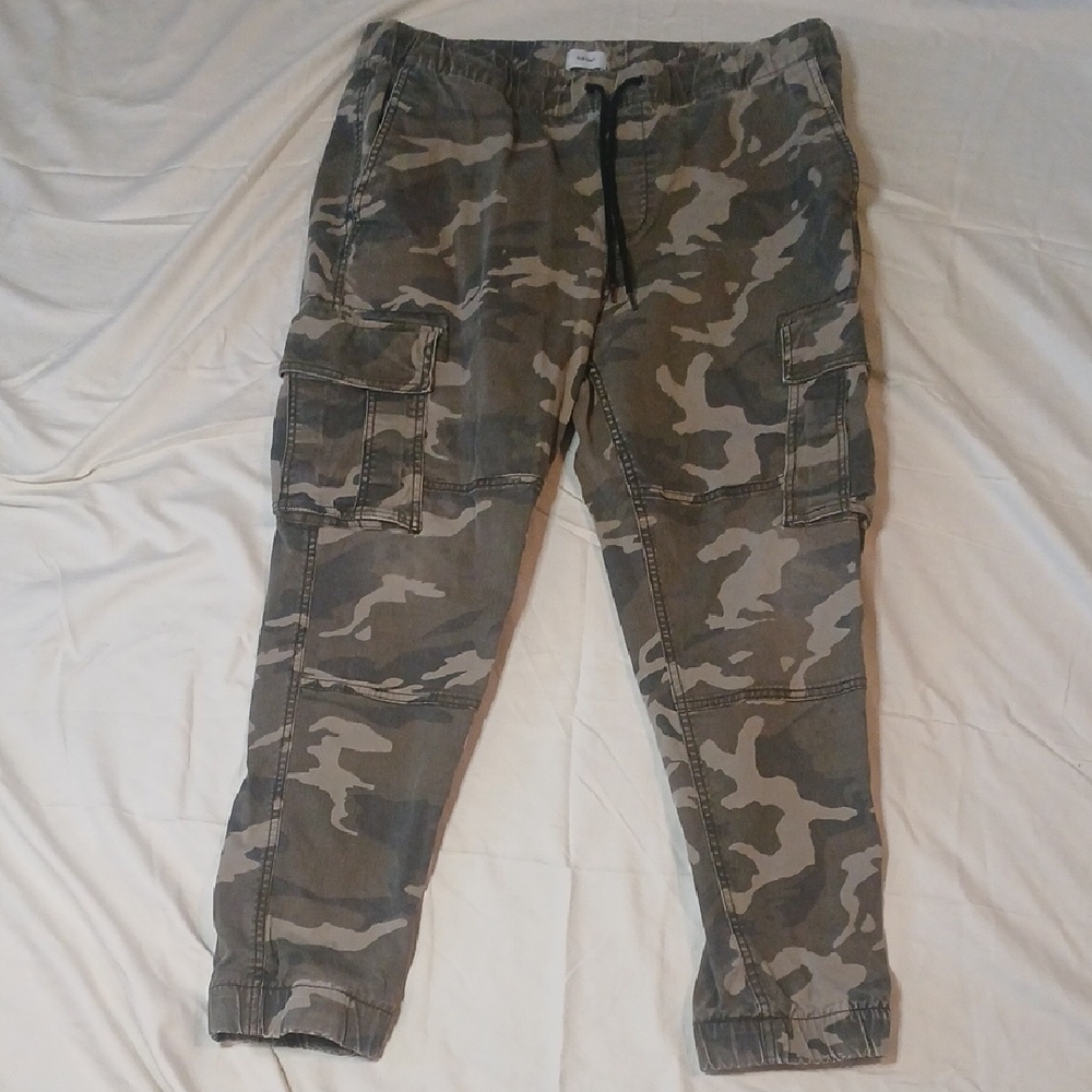 Old Navy Men's Gray Camouflage Cargo Pants (Large)